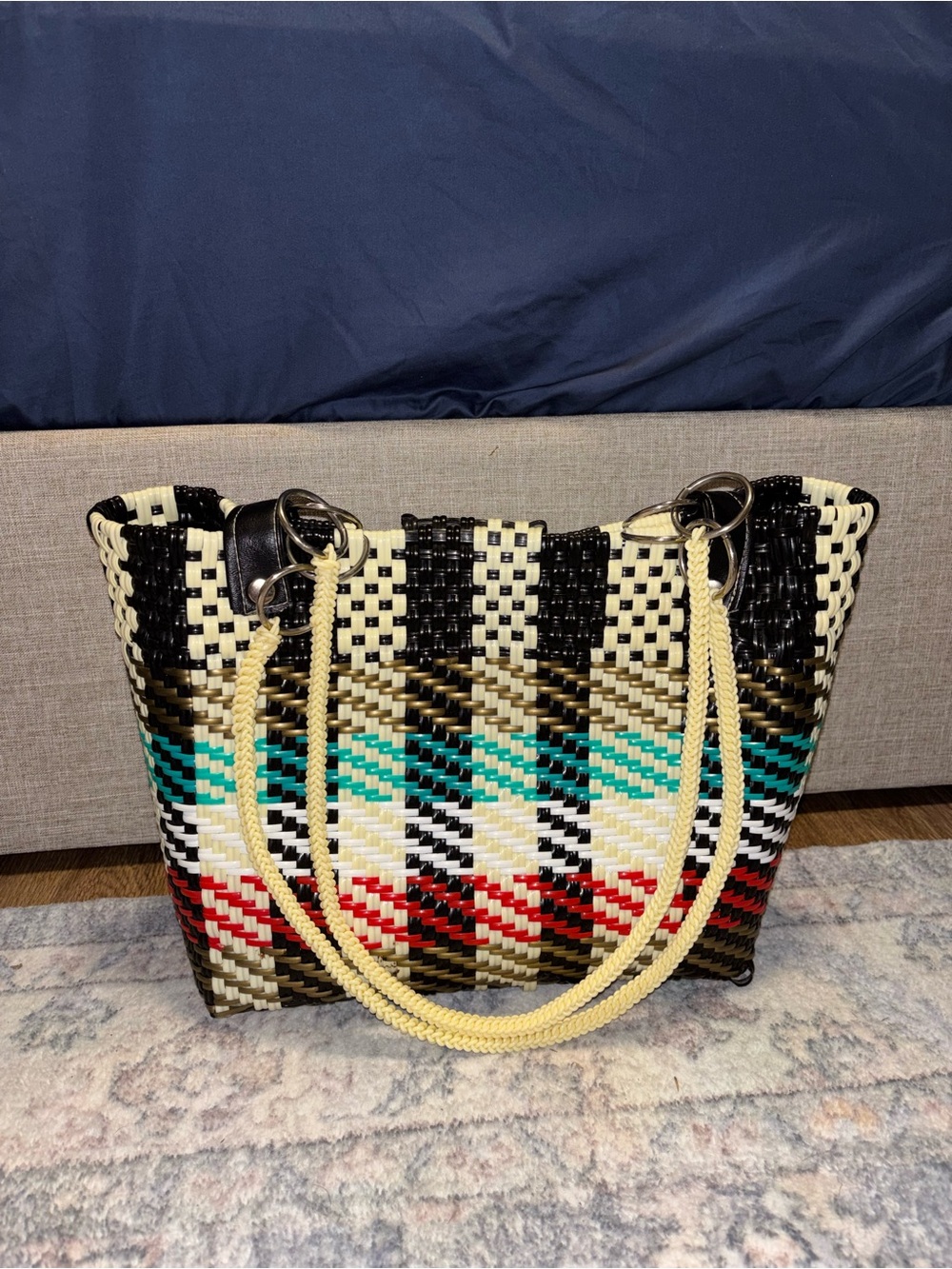 Hand woven purse - Picture 3 of 5